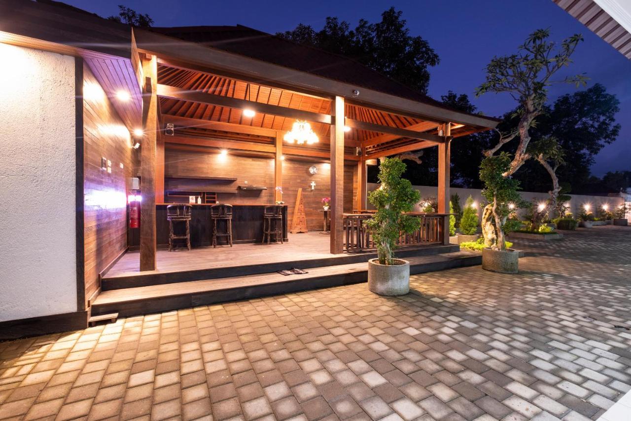 Oyo 3716 Dijobi Hotel Sempidi Exterior photo